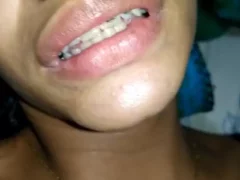 Garota novinha querendo experimentar sexo anal