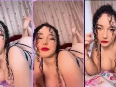 Jasmine Leal toda ousadinha exibindo sua bela bunda levantada