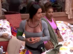 Gracyanne Barbosa pelada no BBB25 mostrando as teta