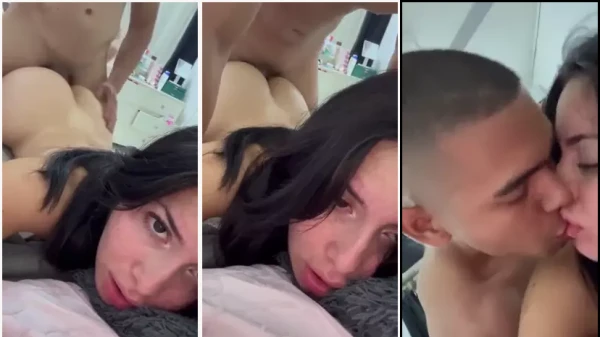 Novinha se jogando de quatro e exibindo sua buchudinha com muito desejo