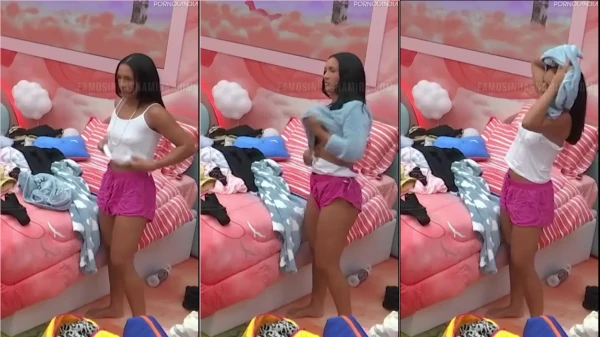 Maxiane Rodrigues se mostrando toda nua no BBB26, dando uma exibida nos peitinhos!