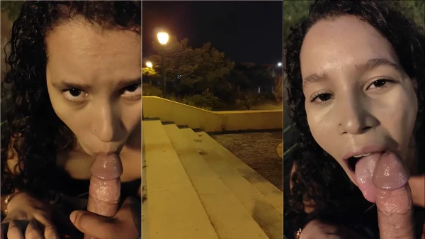 Alice Maciel, cheia de tesão, fez uma boquinha no rapaz na rua