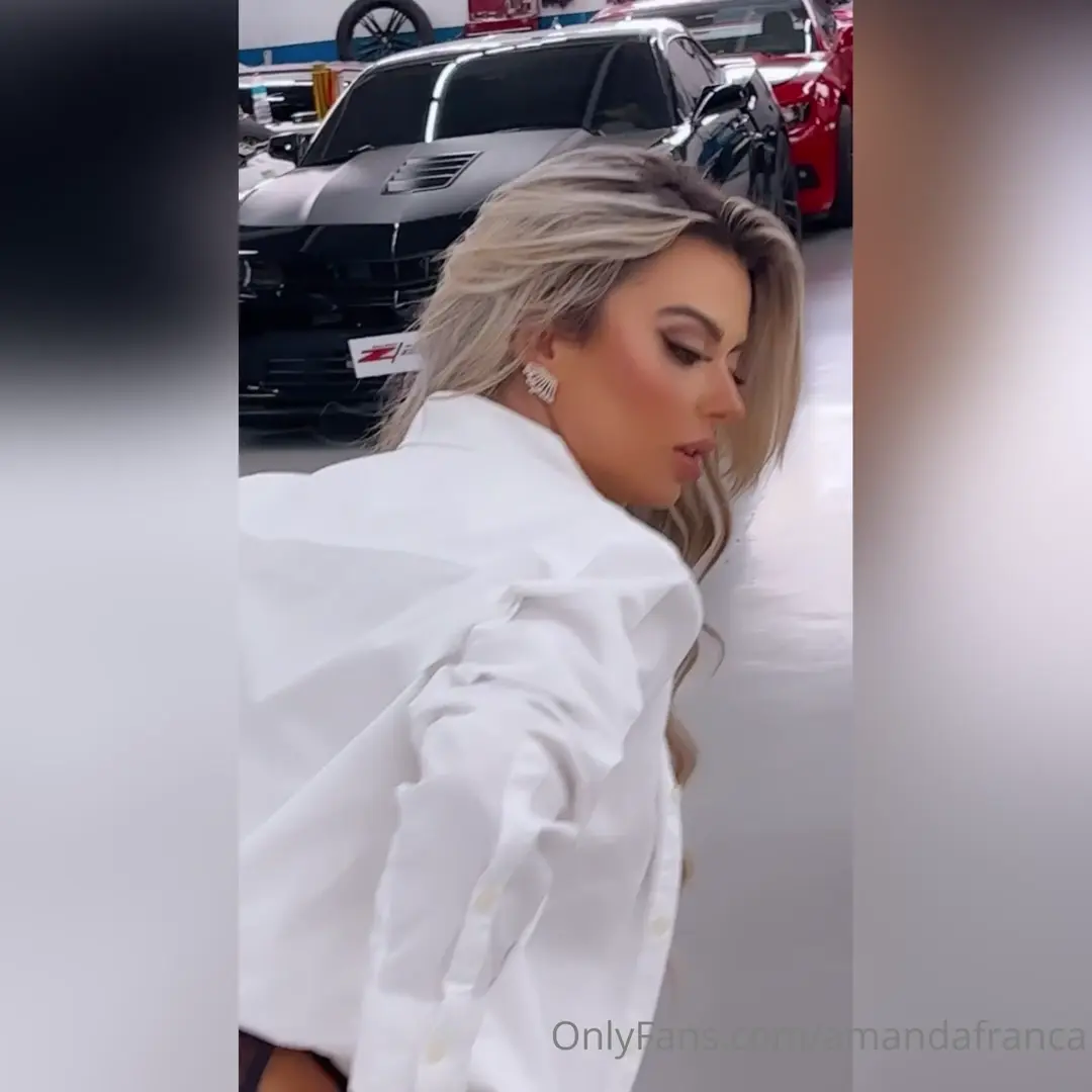 Amanda França, toda gata com silicone, mostrando seu corpão maravilhoso