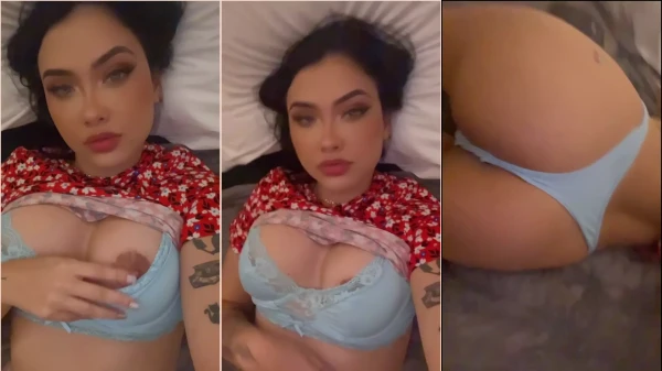 Kainy Neves, toda sexy de calcinha azul, se pegando de jeitinho
