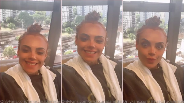 Vídeo onde a Iasmim Oliver troca uma ideia diretamente com a câmera