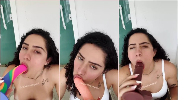A fofinha Rafaela Sumpani tá dando uma checada em vários consolos