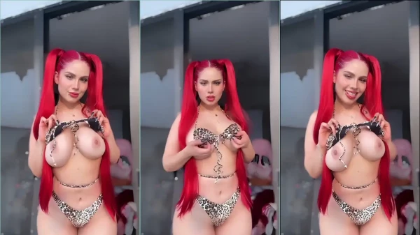 Penny Lovlov, a ruivinha de corpo maravilhoso, arrasando com suas curvas e mostrando os atributos!