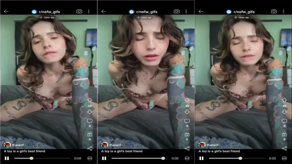 Thata tá se divertindo com o vibrador e tá sentindo um orgasmo delícia!