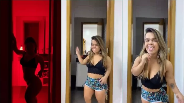 Anã toda sexy, mostrando a calcinha!