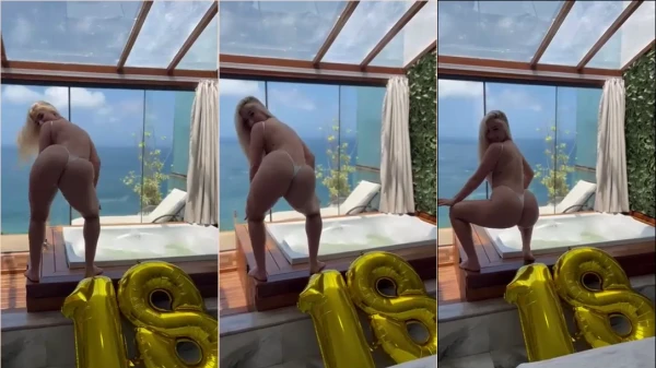 Isadora Vale mostrando o bumbum