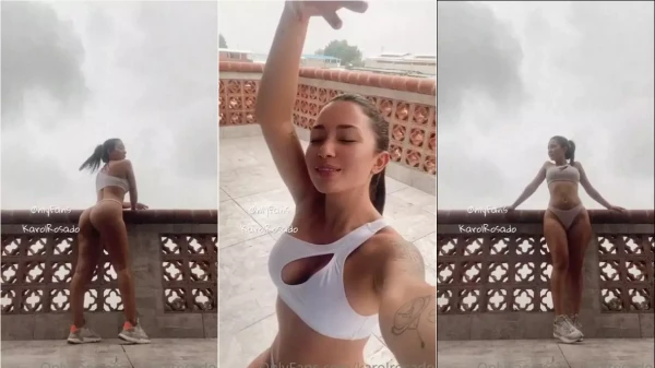 Karol Rosado de calcinha, toda provocante