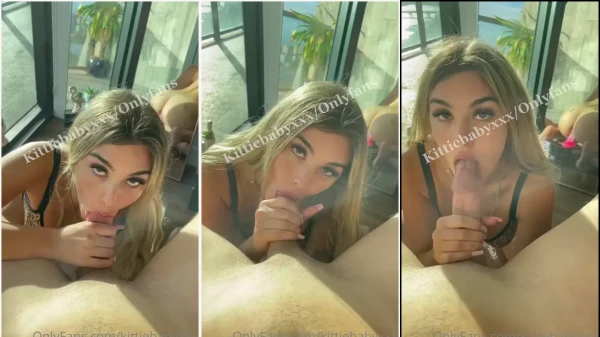 Kittiebabyxxx tá lá, rebolando no consolo e fazendo um agrado com a boca