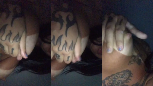 Lys, toda despida, apertando os peitos pra ver se sai leite