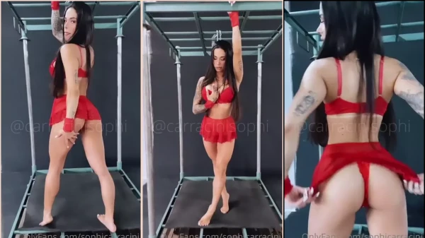 Sophia Carracini alisando essa conchinha suculenta e deliciosa