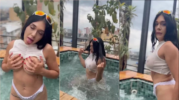 Valentina Vergara exibe as teta à mostra